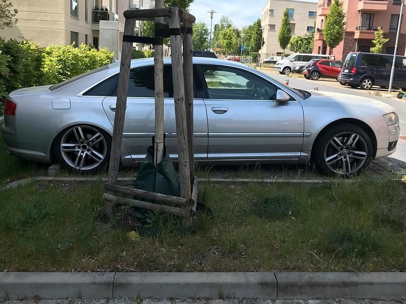 Second-hand Audi A8 Basis 232 CP (170 kW) 2008 Argintiu Berlinǎ