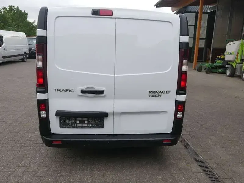 Gebraucht Renault Trafic Komfort 120 PS (88 kW) 2018 Weiß Van / Kleinbus