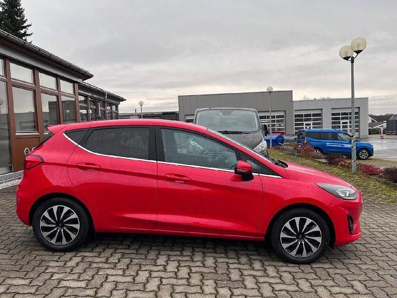 Gebraucht Ford Fiesta Titanium 101 PS (74 kW) 2022 Rot Limousine
