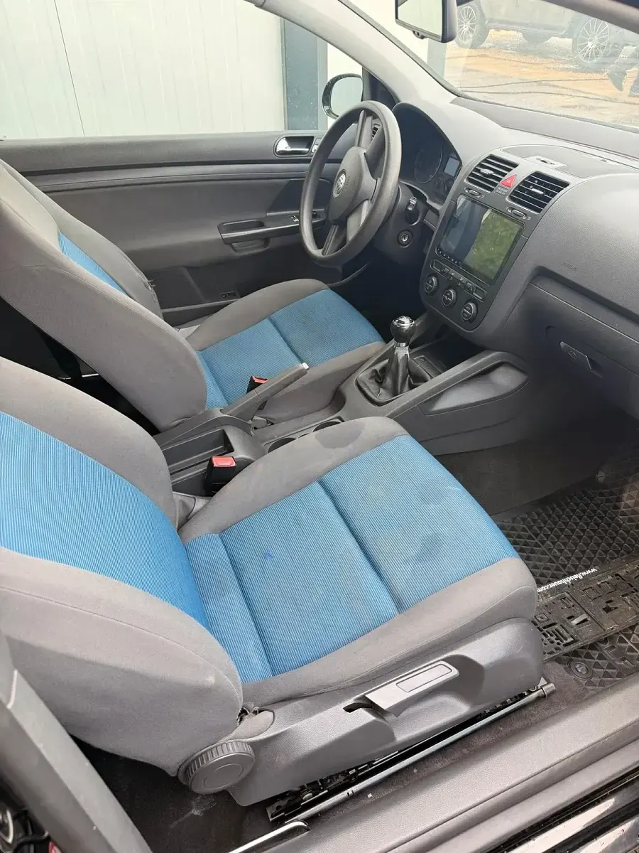Second-hand VW Golf IV 75 CP (55 kW) 2004 Negru Berlinǎ