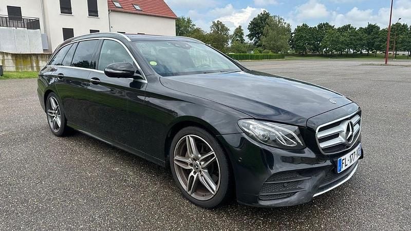 Schwarz Gebraucht 2019 Mercedes E220 AMG Limousine | 18.900 € (Fairer Preis) - Bild 1/4