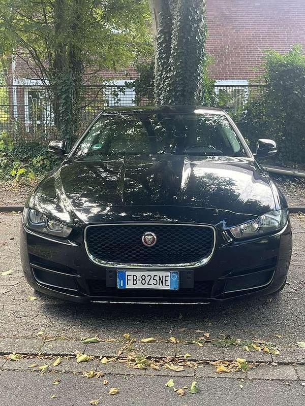 Schwarz Gebraucht 2015 Jaguar XE Pure Limousine | 10.000 € (Fairer Preis) - Bild 1/4