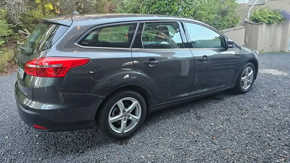 Gebraucht Ford Focus 125 PS (91 kW) 2018 Grau Limousine