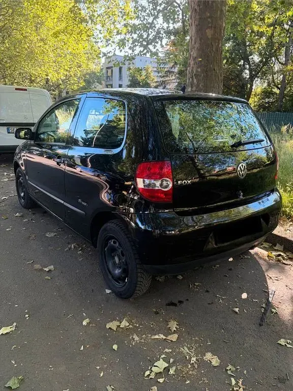 Gebraucht VW Fox 55 PS (40 kW) 2008 Schwarz Kleinwagen