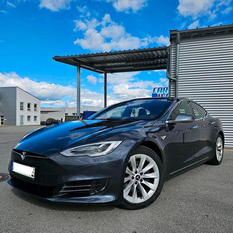 Grau Gebraucht 2016 Tesla Model S Kleinwagen | 27.500 € - Bild 1/4