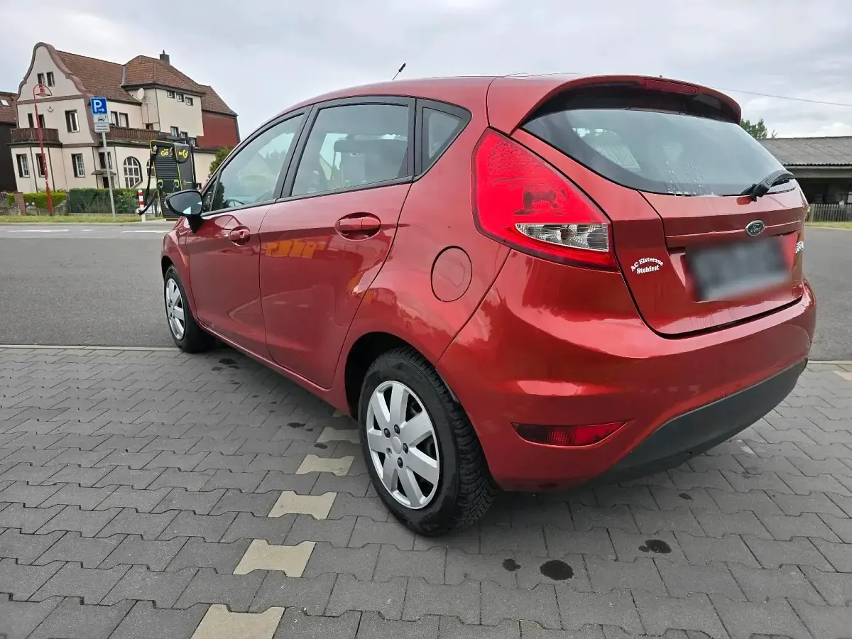 Gebraucht Ford Fiesta 82 PS (60 kW) 2009 Rot Kleinwagen
