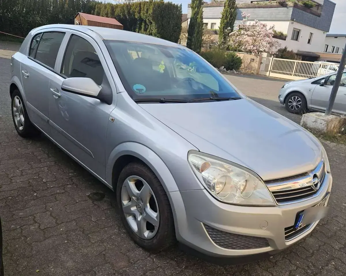 Gebraucht Opel Astra Edition 90 PS (66 kW) 2007 Silber Limousine