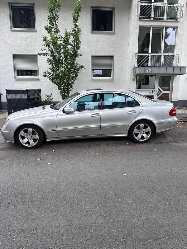 Silber Gebraucht 2004 Mercedes E320 Limousine | 2.999 € (Guter Preis) - Bild 1/4