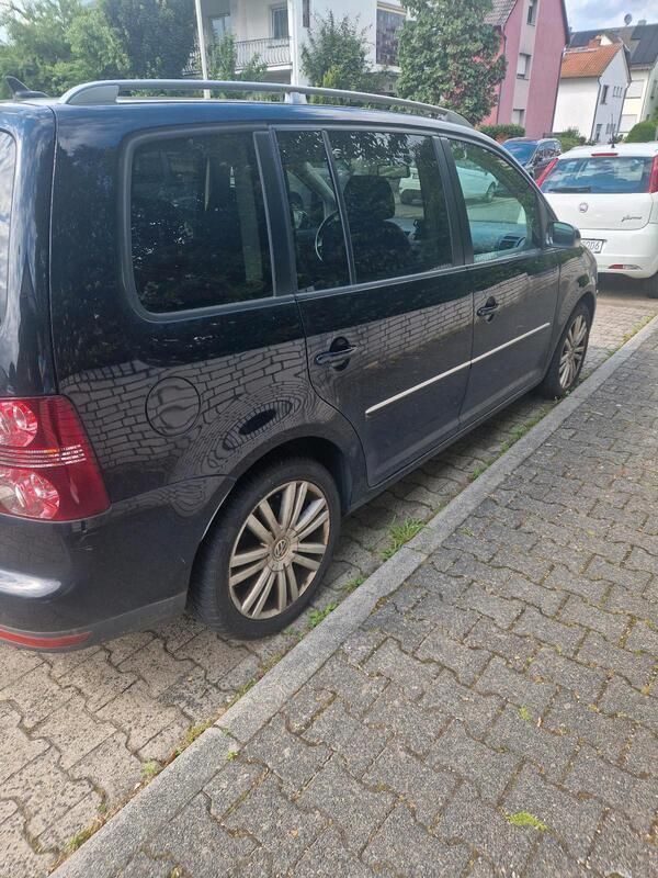Schwarz Gebraucht 2008 VW Touran Van / Kleinbus | 2.000 € (Superpreis) - Bild 1/4
