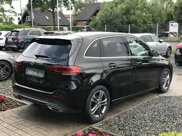 Gebraucht Mercedes B180 Progressive 116 PS (85 kW) 2020 Schwarz Kleinwagen