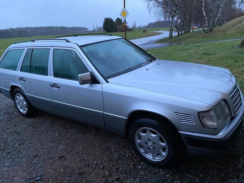 Gebraucht Mercedes E250 113 PS (83 kW) 1996 Silber Kombi