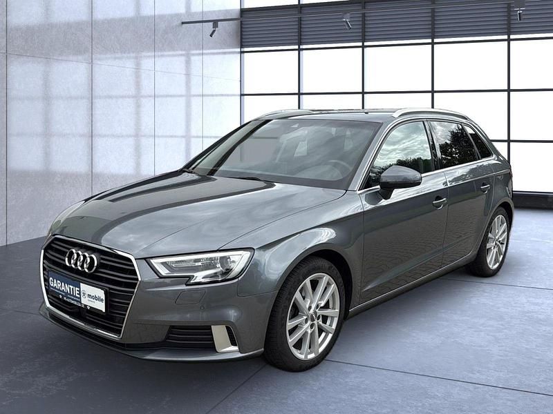 Grau Gebraucht 2017 Audi A3 Sportback Sport Kombi | 15.700 € - Bild 1/4