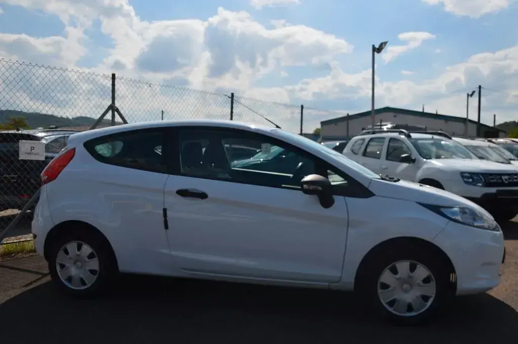 Gebraucht Ford Fiesta Ambiente 60 PS (44 kW) 2009 Weiß Limousine