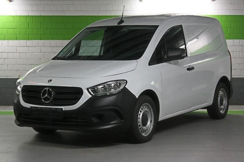 Weiß Gebraucht 2023 Mercedes Citan 110 Van / Kleinbus | 19.900 € (Fairer Preis) - Bild 1/4