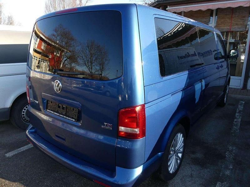 Gebraucht VW Multivan Comfortline 179 PS (131 kW) 2012 Blau Van