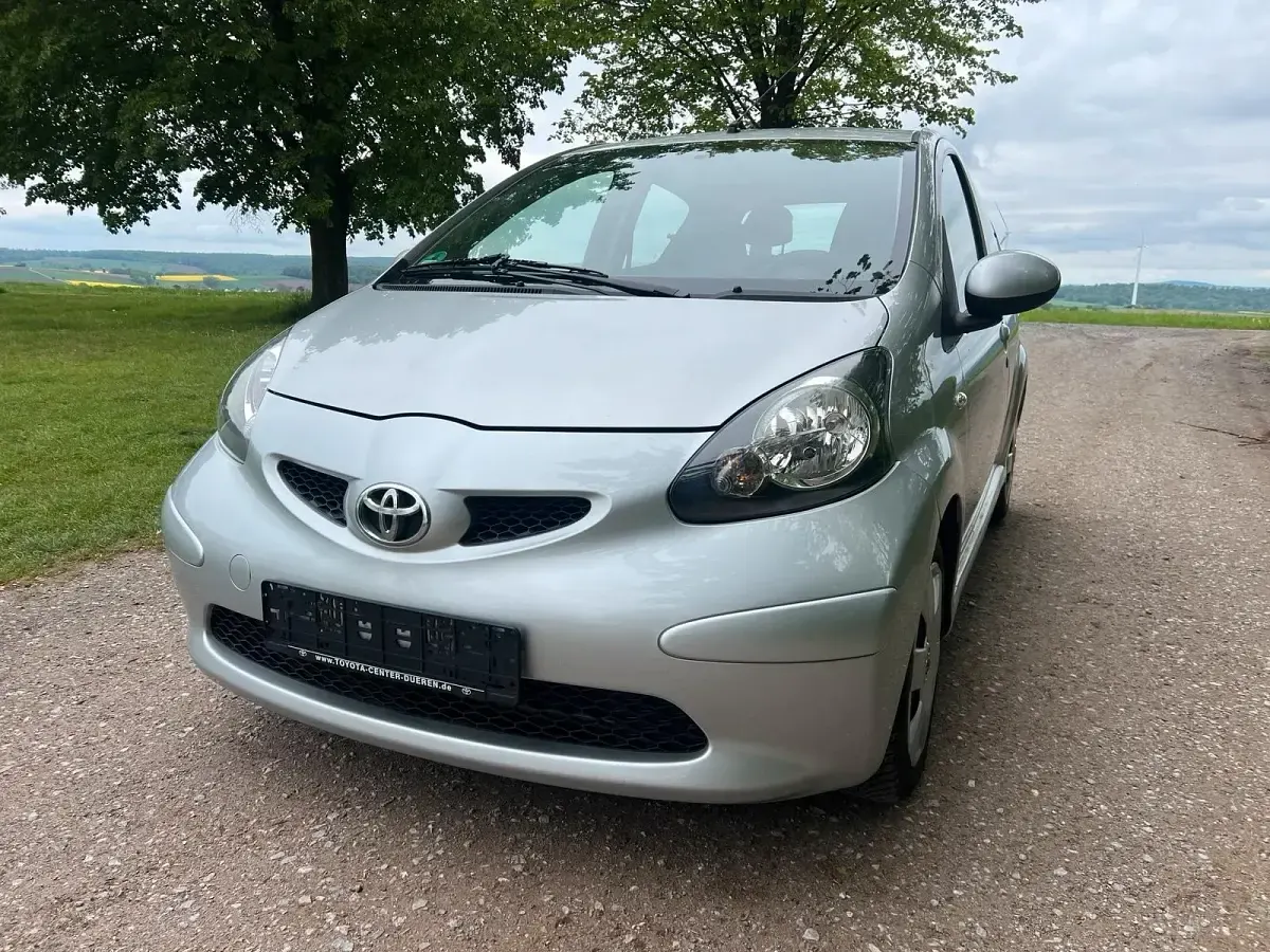Gebraucht Toyota Aygo 68 PS (50 kW) 2007 Silber Kleinwagen