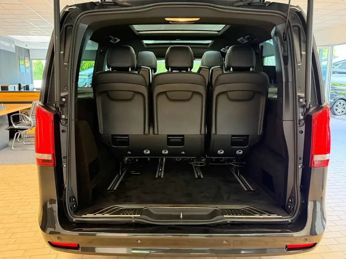 Gebraucht Mercedes V300 AMG 237 PS (174 kW) 2023 Graphitgrau + nightpaket Van / Kleinbus