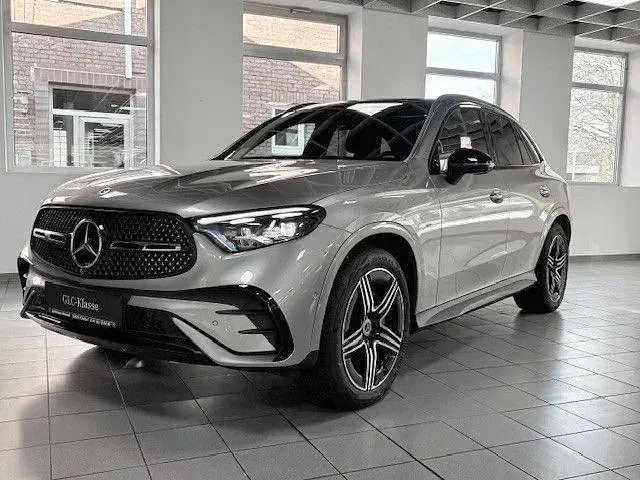 Gebraucht Mercedes GLC200 AMG 227 PS (166 kW) 2023 Silber SUV