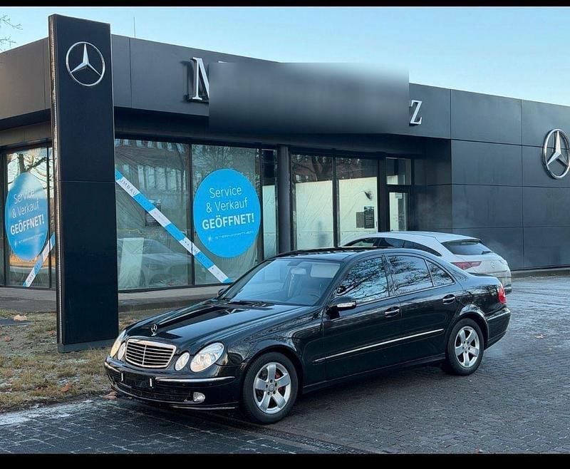 Gebraucht Mercedes E320 Avantgarde 224 PS (164 kW) 2002 Schwarz Limousine