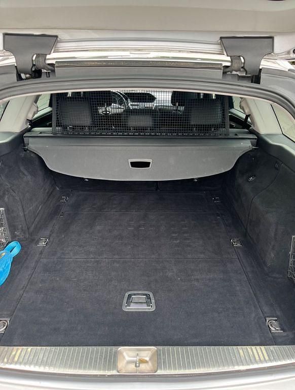 Gebraucht Mercedes E300 Avantgarde 204 PS (150 kW) 2010 Silber Limousine