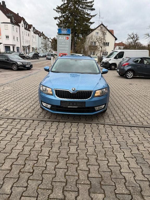 Gebraucht Skoda Octavia Ambition 150 PS (110 kW) 2016 Blau Kleinwagen