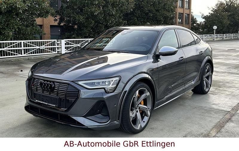 Grau Gebraucht 2022 Audi e-tron Sportback Sport SUV | 44.900 € (Teuer) - Bild 1/4