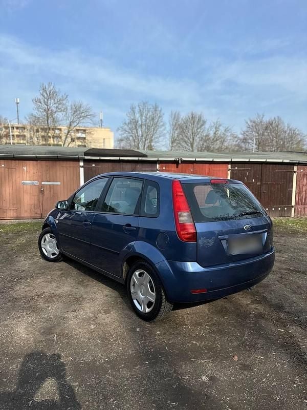 Gebraucht Ford Fiesta 80 PS (58 kW) 2005 Blau Kleinwagen