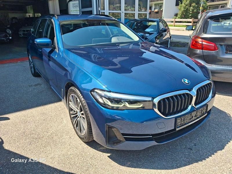 Blau Gebraucht 2022 BMW 520 Kombi | 23.980 € (Superpreis) - Bild 1/4