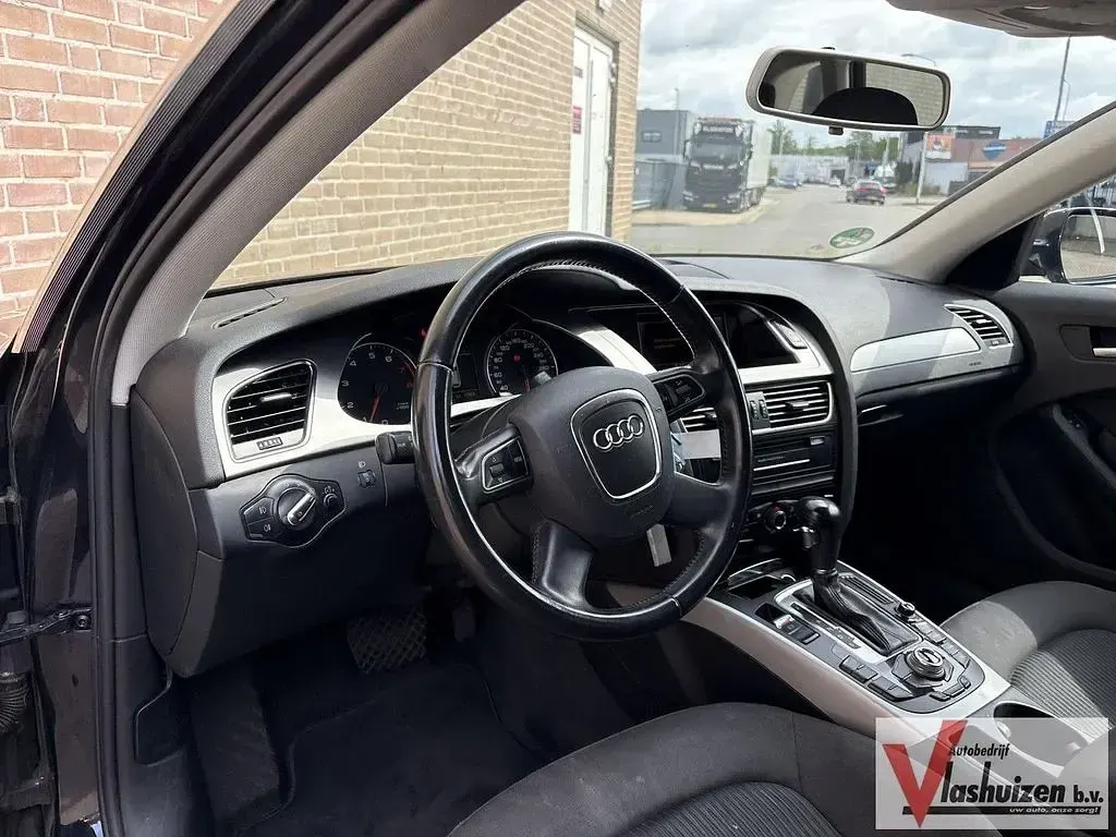 Gebraucht Audi A4 Business 160 PS (117 kW) 2012 Blau Kombi