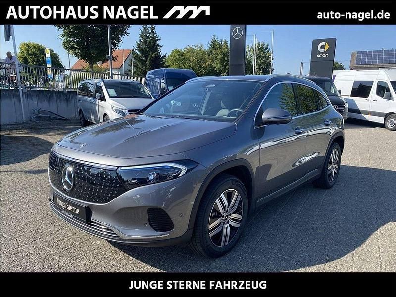 Lack mountaingrau (metallic) Gebraucht 2024 Mercedes EQA250 Electric Art SUV | 35.879 € (Fairer Preis) - Bild 1/4