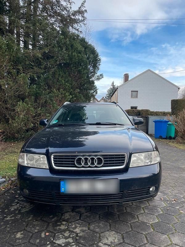 Blau Gebraucht 2001 Audi A4 Comfort Kombi | 1.000 € (Guter Preis) - Bild 1/4