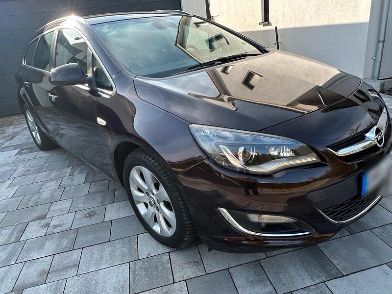 Gebraucht Opel Astra Exklusiv 165 PS (121 kW) 2012 Braun Kombi