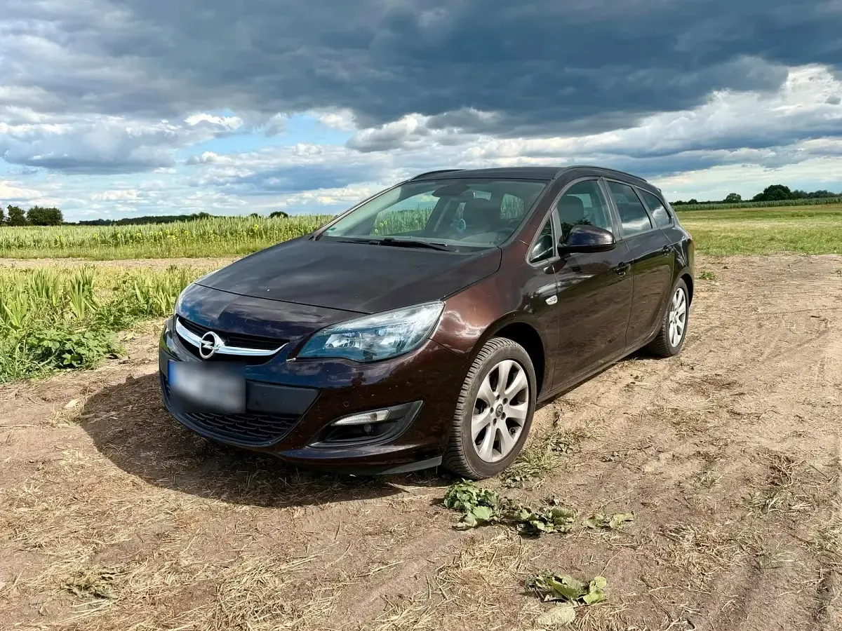 Gebraucht Opel Astra 110 PS (80 kW) 2015 Braun Kombi