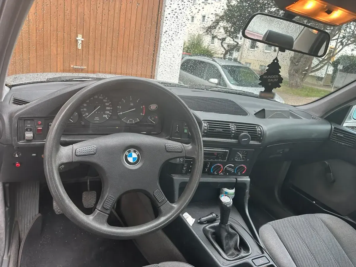 Gebraucht BMW 524 115 PS (84 kW) 1990 Silber Limousine