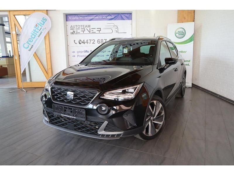 Mythosschwarz (metallic) Gebraucht 2024 Seat Arona FR SUV | 24.740 € (Teuer) - Bild 1/4