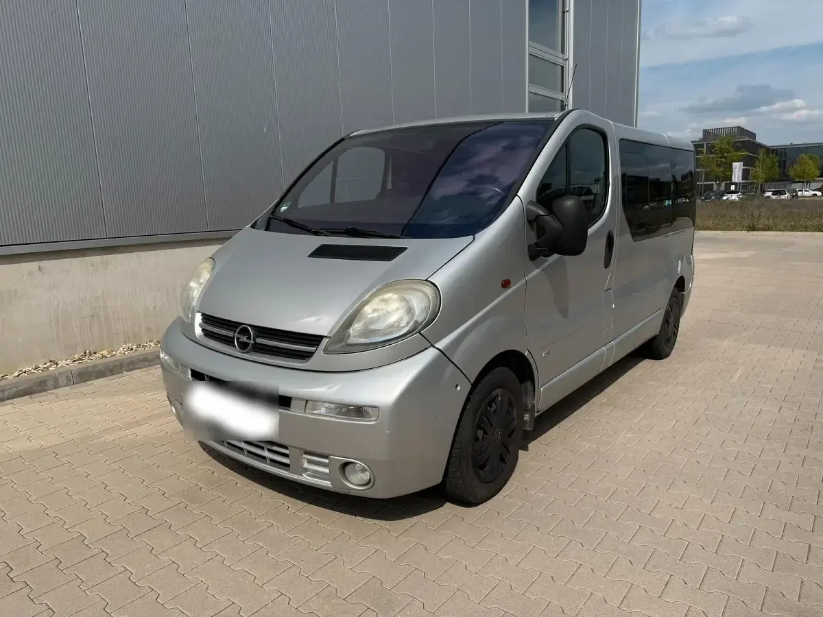 Używany Opel Vivaro 2005 Srebrny Minivan