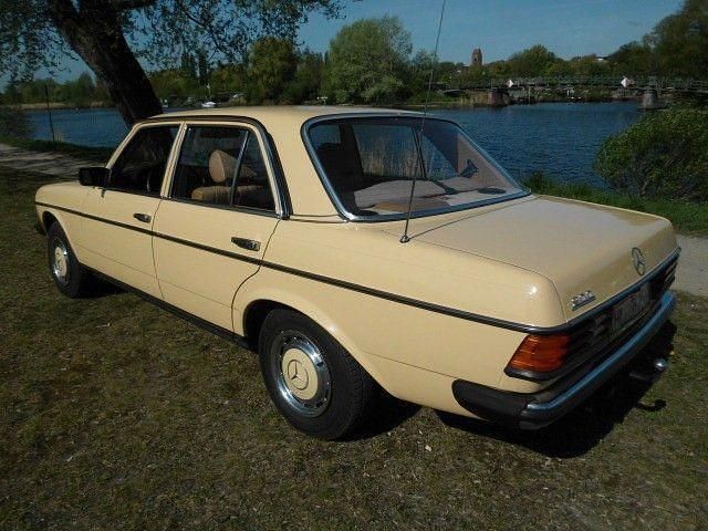 Gebraucht Mercedes 200 109 PS (80 kW) 1982 Gelb Limousine