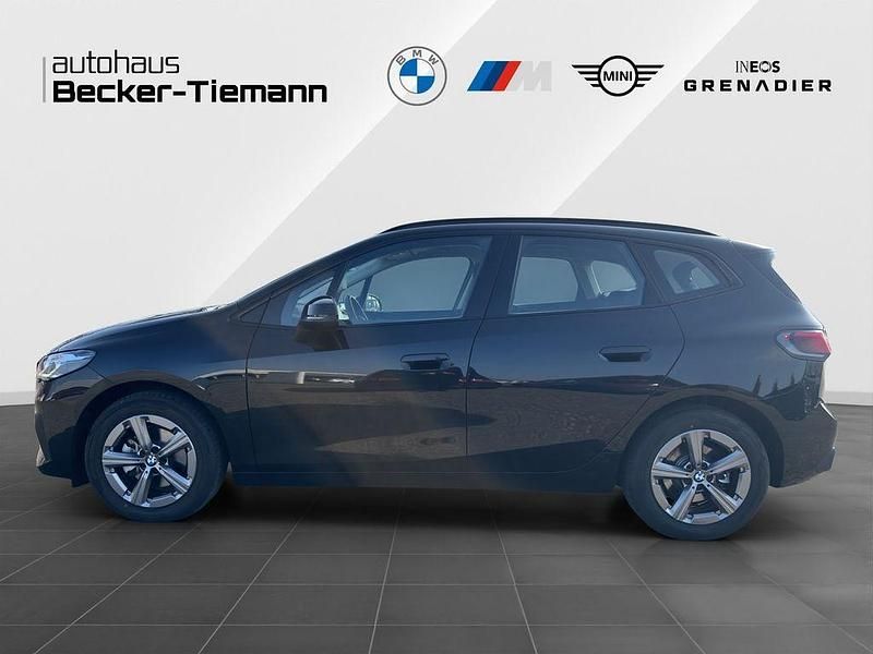 Gebraucht BMW 220 Active Tourer 156 PS (114 kW) 2025 Saphirschwarz Van / Kleinbus