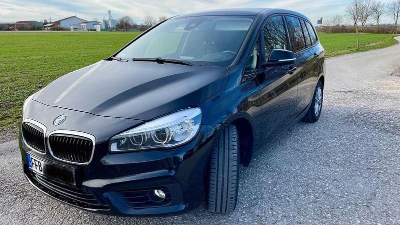 Schwarz Gebraucht 2016 BMW 218 Advantage Kombi | 10.900 € (Fairer Preis) - Bild 1/4