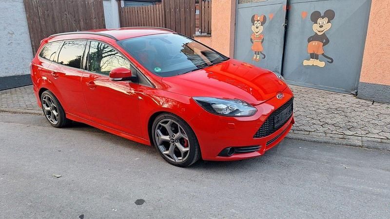 Gebraucht Ford Focus ST 250 PS (183 kW) 2013 Rot Kombi