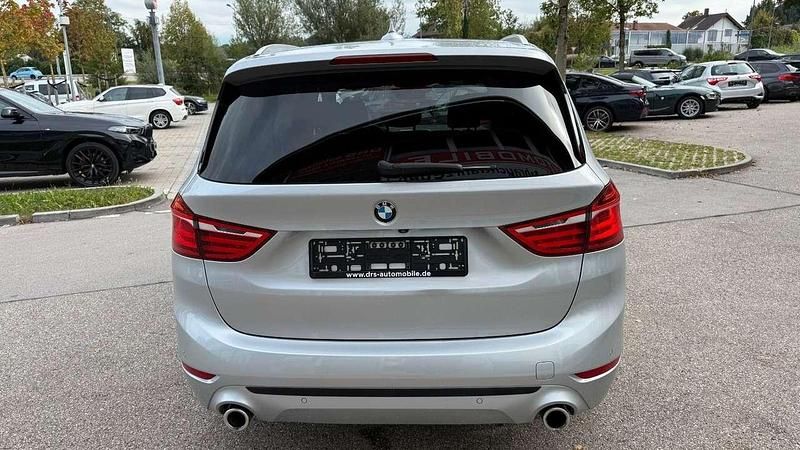 Gebraucht BMW 220 Sport Line 190 PS (139 kW) 2018 Glaciersilber Van / Kleinbus
