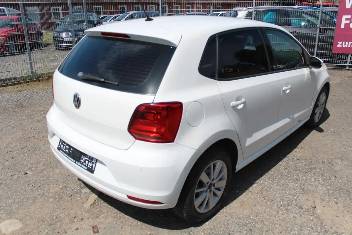 Gebraucht VW Polo Comfortline 90 PS (66 kW) 2015 Weiß Kleinwagen