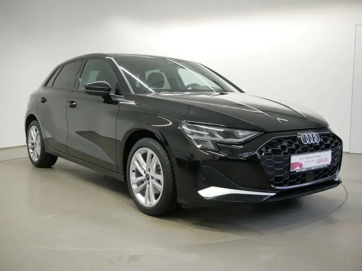 Używany Audi A3 Advanced 150 KM (110 kW) 2025 Czarny Sedan/Limuzyna