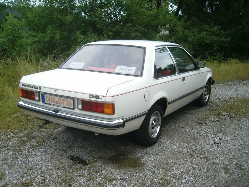 Opel rekord 1982