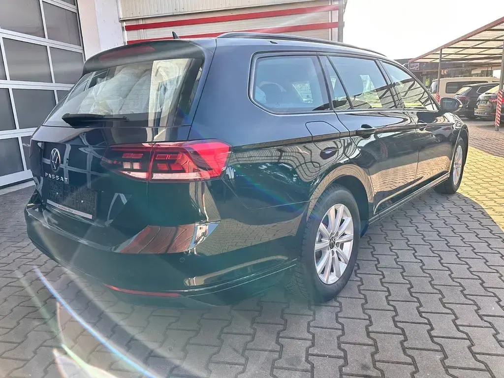 Używany VW Passat Conceptline 150 KM (110 kW) 2023 Czarny Kombi