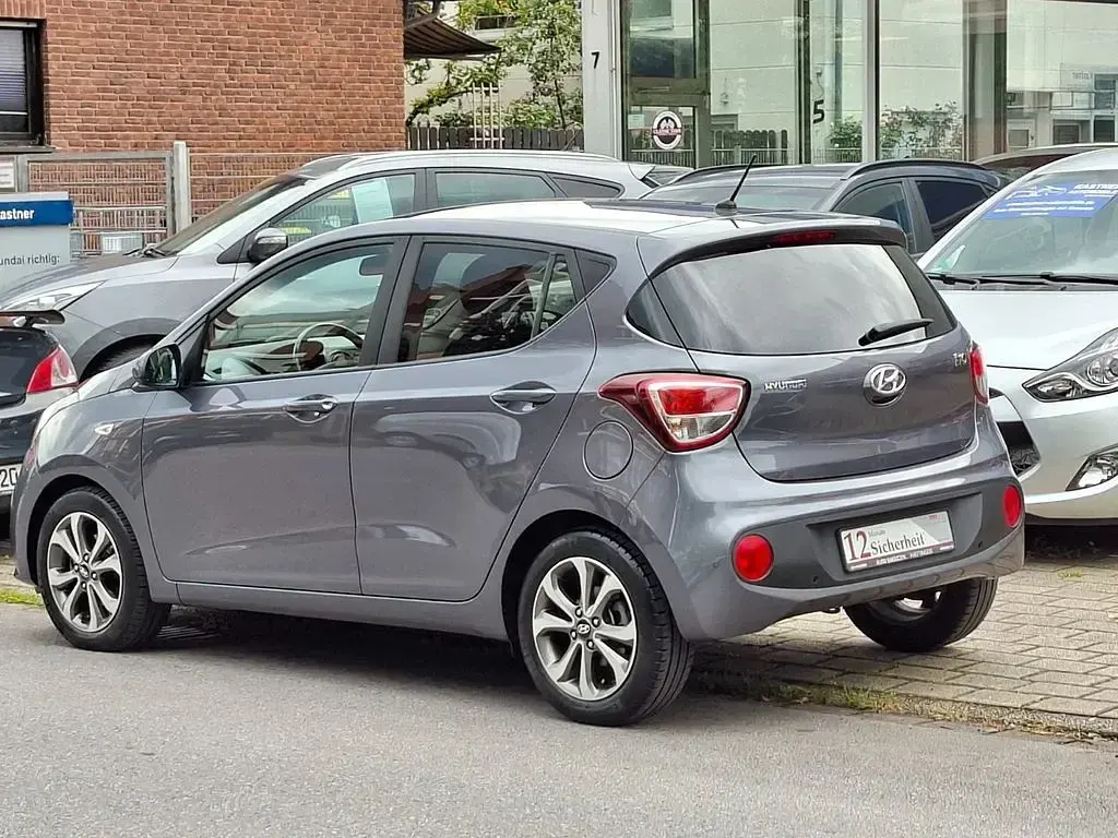 Gebraucht Hyundai i10 67 PS (49 kW) 2018 Grau Kleinwagen