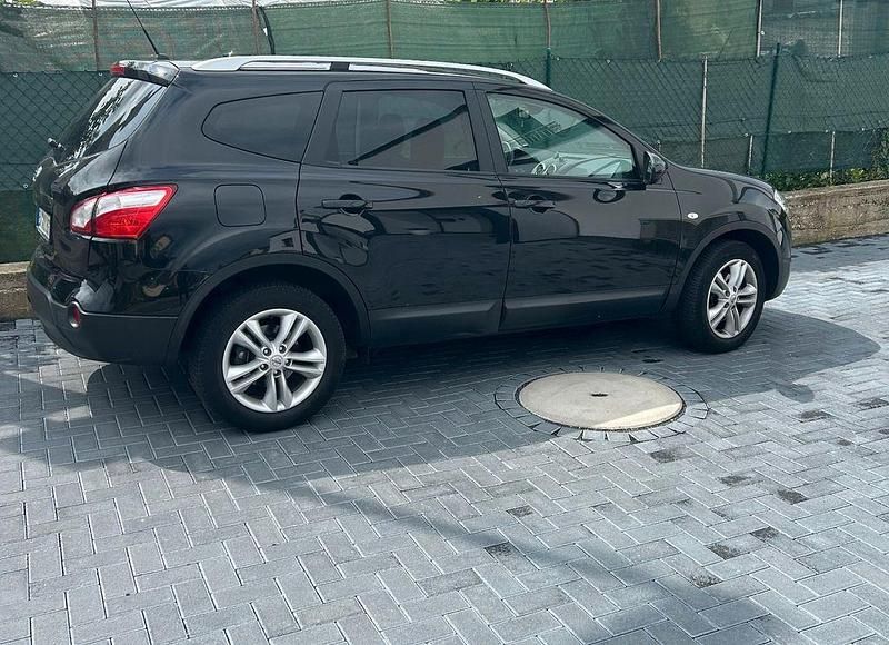 Schwarz Gebraucht 2010 Nissan Qashqai +2 Acenta SUV | 7.650 € (Fairer Preis) - Bild 1/4