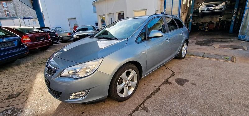 Silber Gebraucht 2011 Opel Astra Kombi | 4.800 € (Fairer Preis) - Bild 1/4