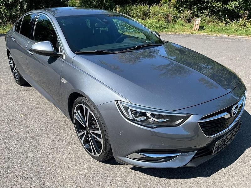 Grau Gebraucht 2017 Opel Insignia Limousine | 12.950 € (Superpreis) - Bild 1/4