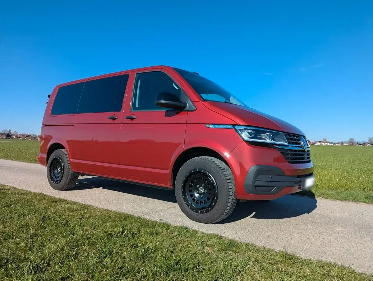 Gebraucht VW Multivan 150 PS (110 kW) 2021 Rot Van / Kleinbus